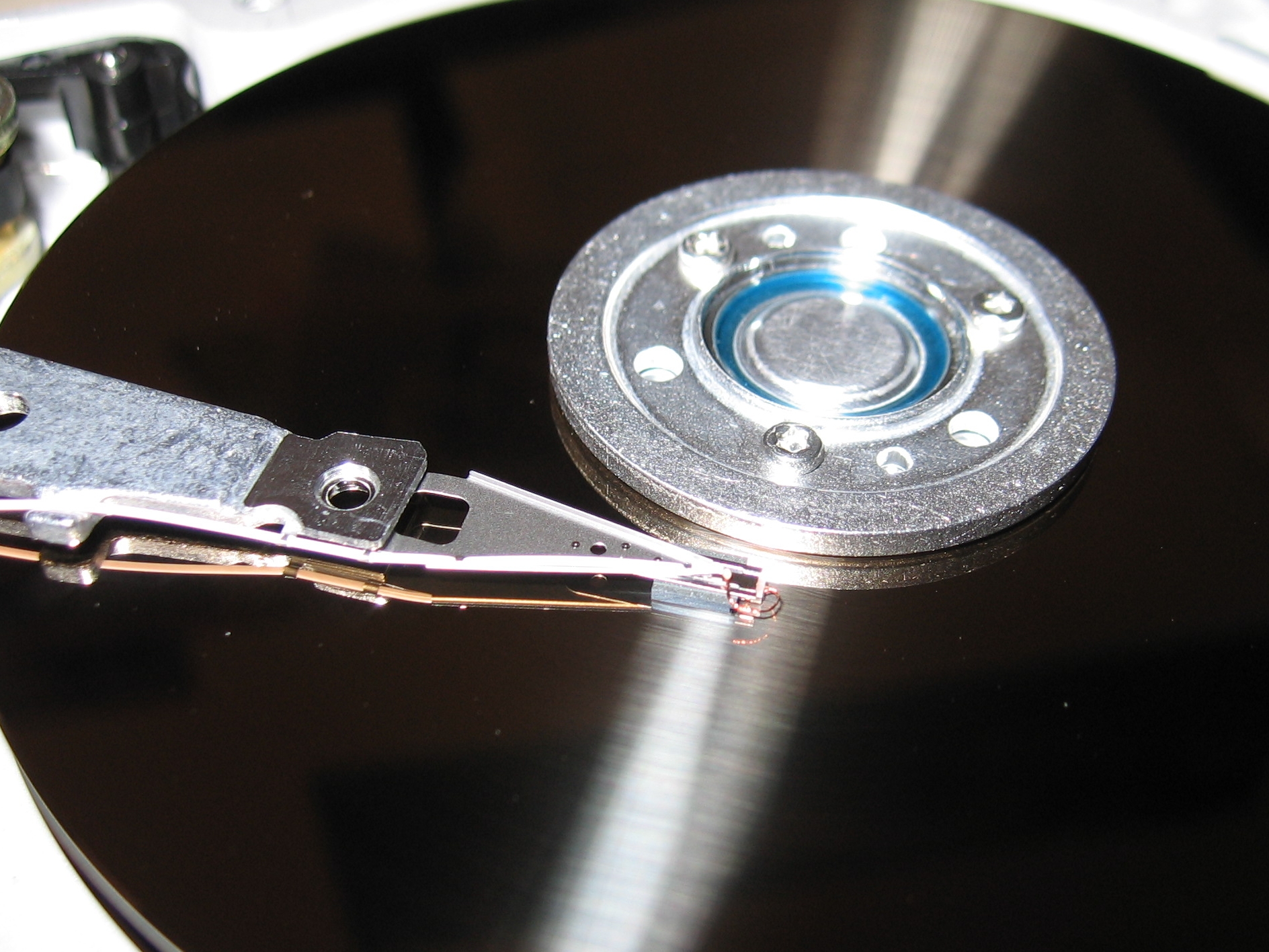 Как выбрать SSD для сервера: SATA, SAS или NVMe